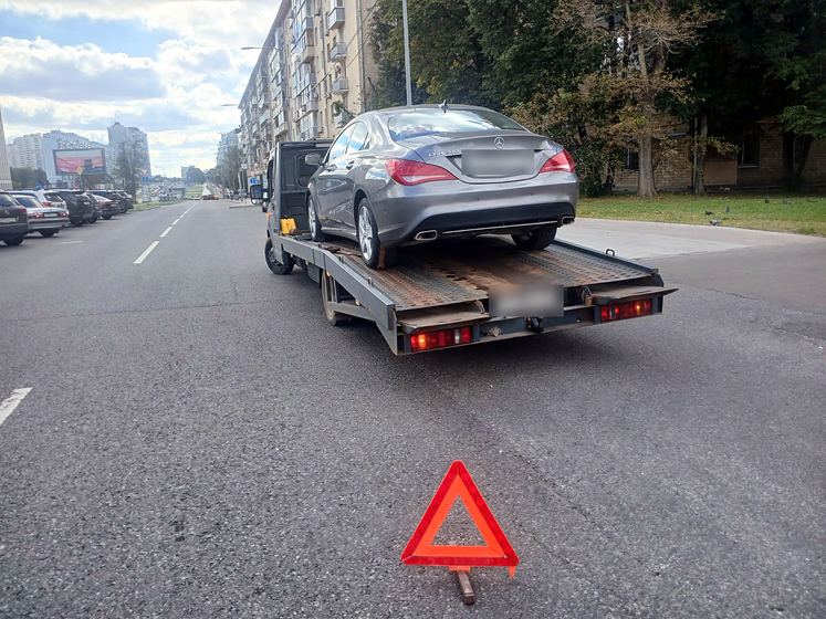 Mercedes на платформе, Москва